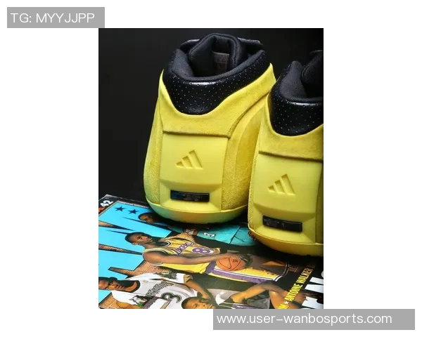 库里今日穿着科比9战靴展现低调风范灰白黑配色尽显简约风格